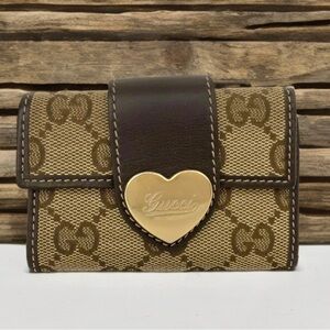 GUCCI GG Vintage Heart 6‑Ring Key Case | Beige GG Canvas Leather